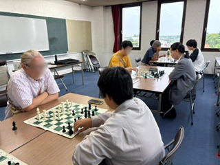 外房チェスクラブ定例会の様子