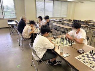 外房チェスクラブ定例会の様子